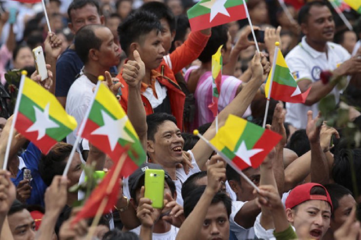 ดราม่าไล่แรงงานเมียนมา เมื่อคนไทย "ไม่เข้าใจ" เพื่อนบ้าน ดราม่าไล่แรงงานเมียนมา เมื่อคนไทย "ไม่เข้าใจ" เพื่อนบ้าน
