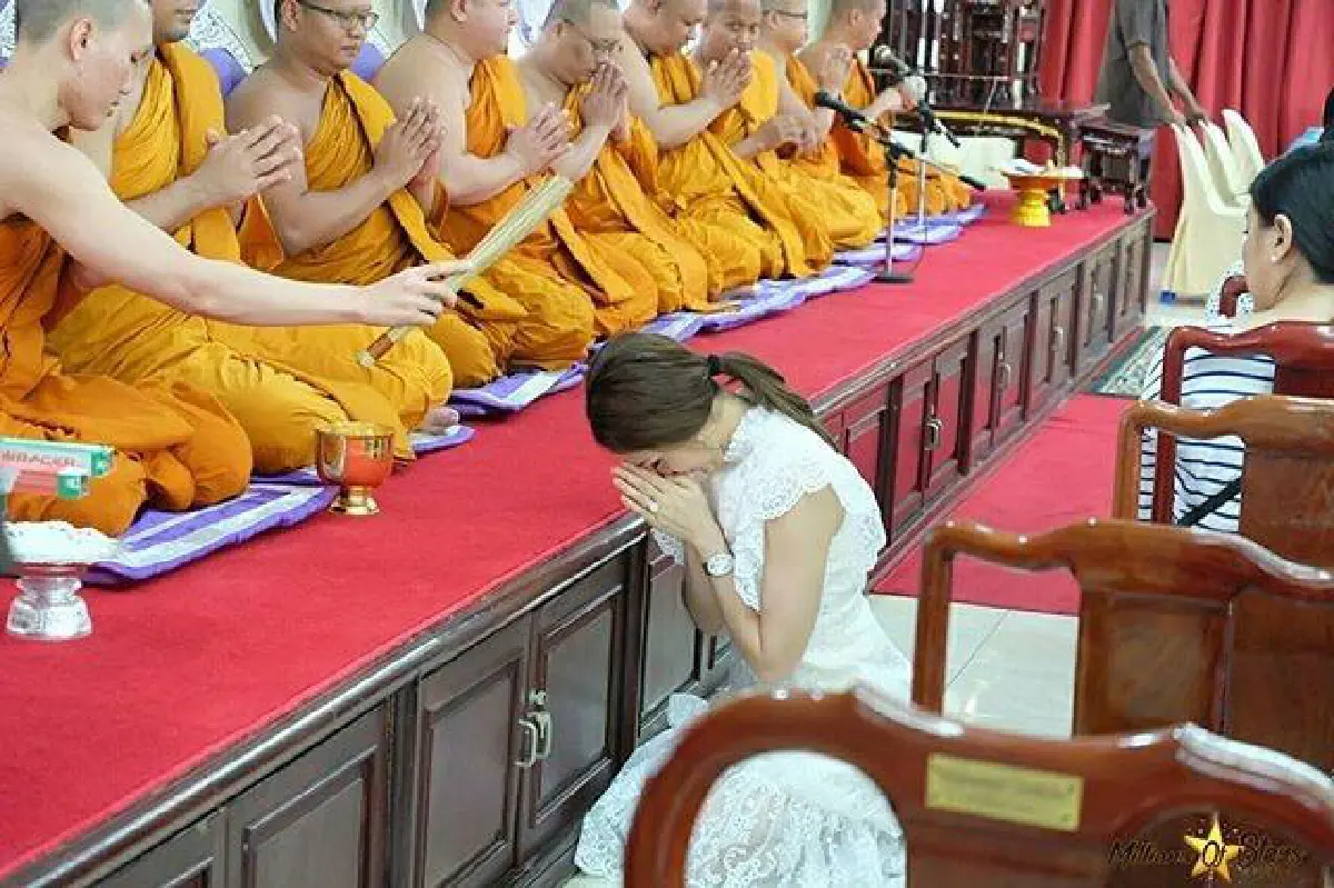 ชมพู่ อารยา รวมตัวคนรัก จัดทริปทำบุญวันเกิดสุดอบอุ่น