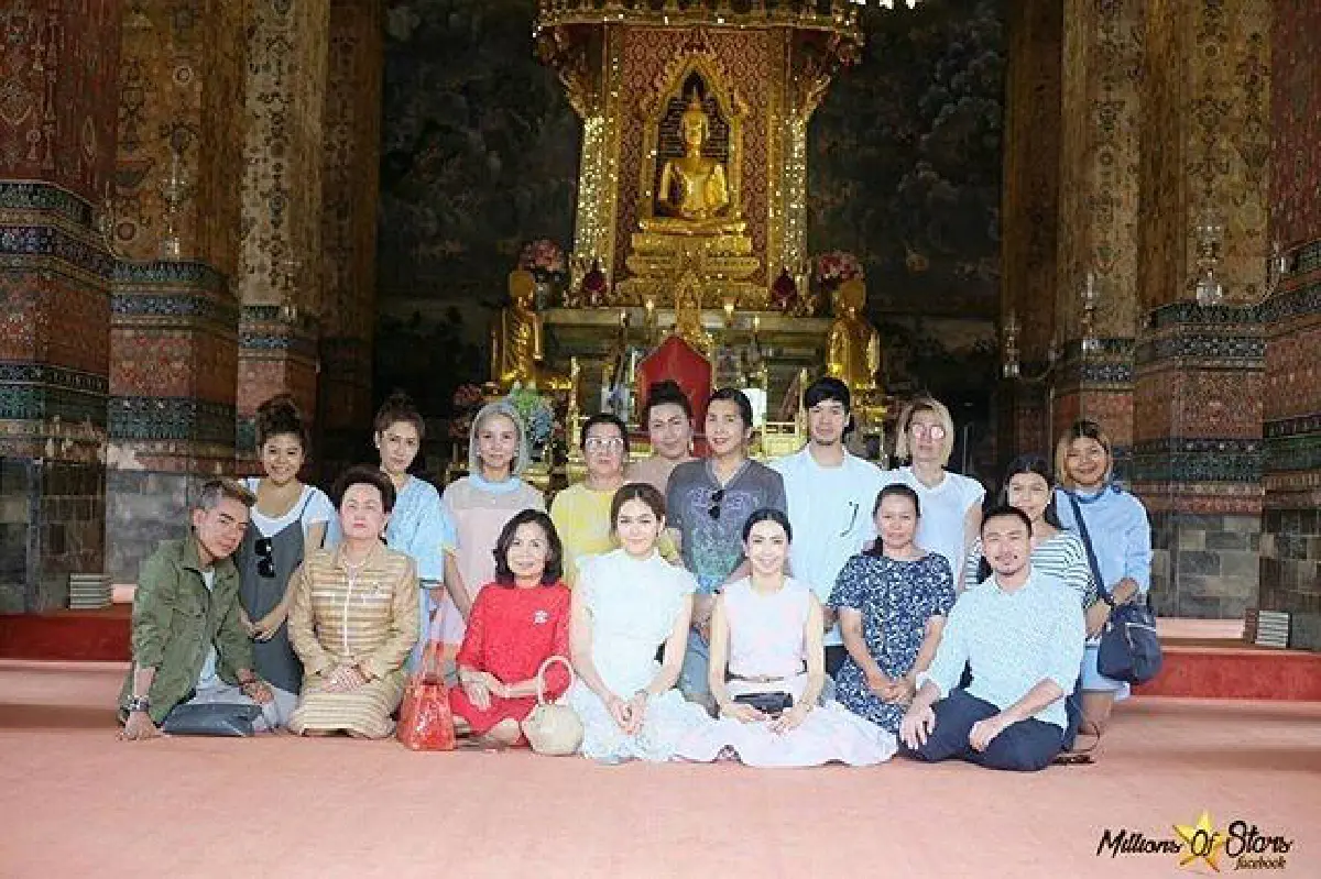 ชมพู่ อารยา รวมตัวคนรัก จัดทริปทำบุญวันเกิดสุดอบอุ่น