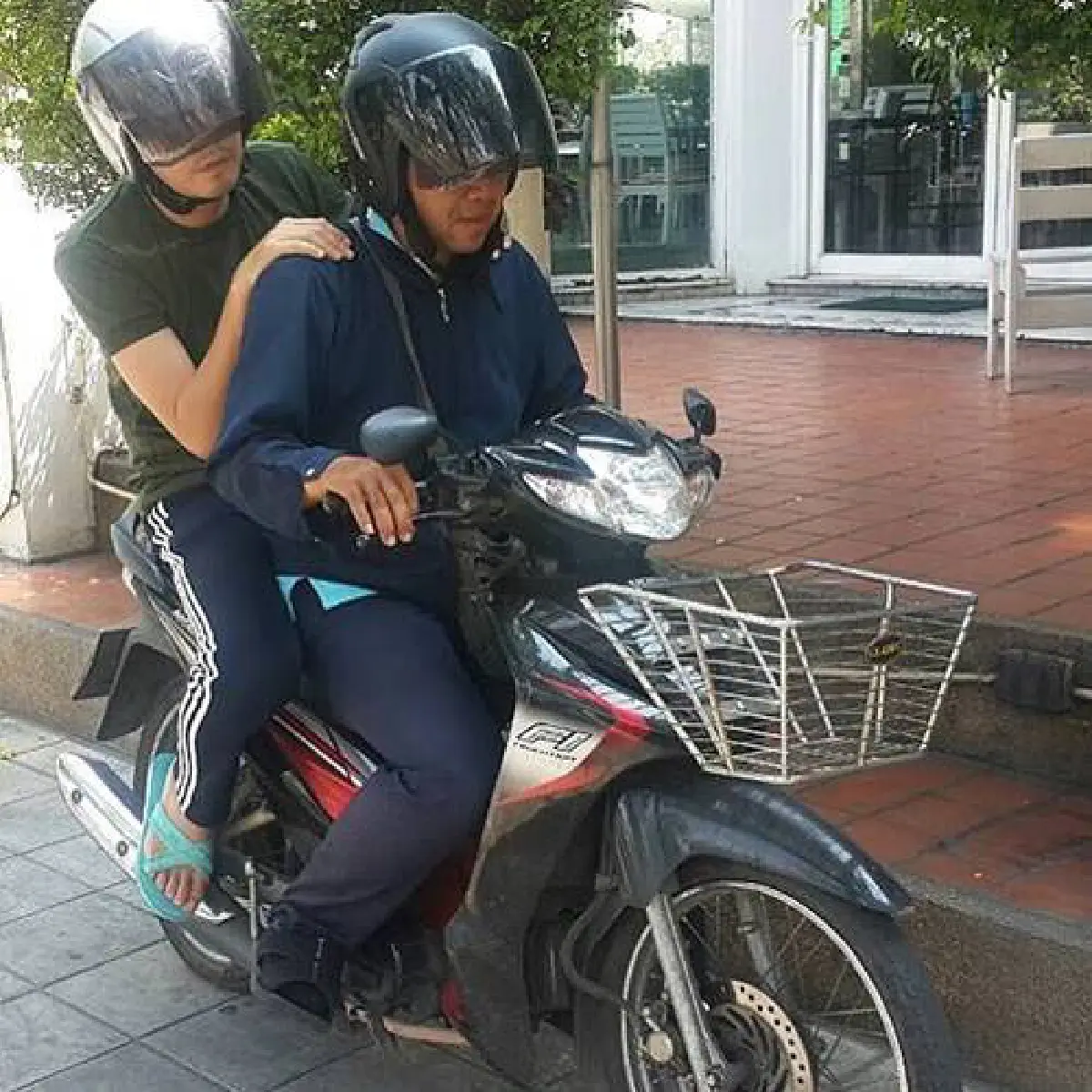 ยิ่งดูยิ่งหลงรัก! 10 ภาพชีวิตเรียบง่ายติดดินของ ศรราม เทพพิทักษ์