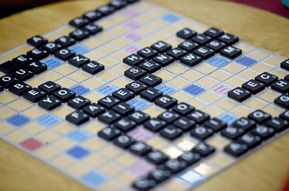 Thais master Scrabble without English