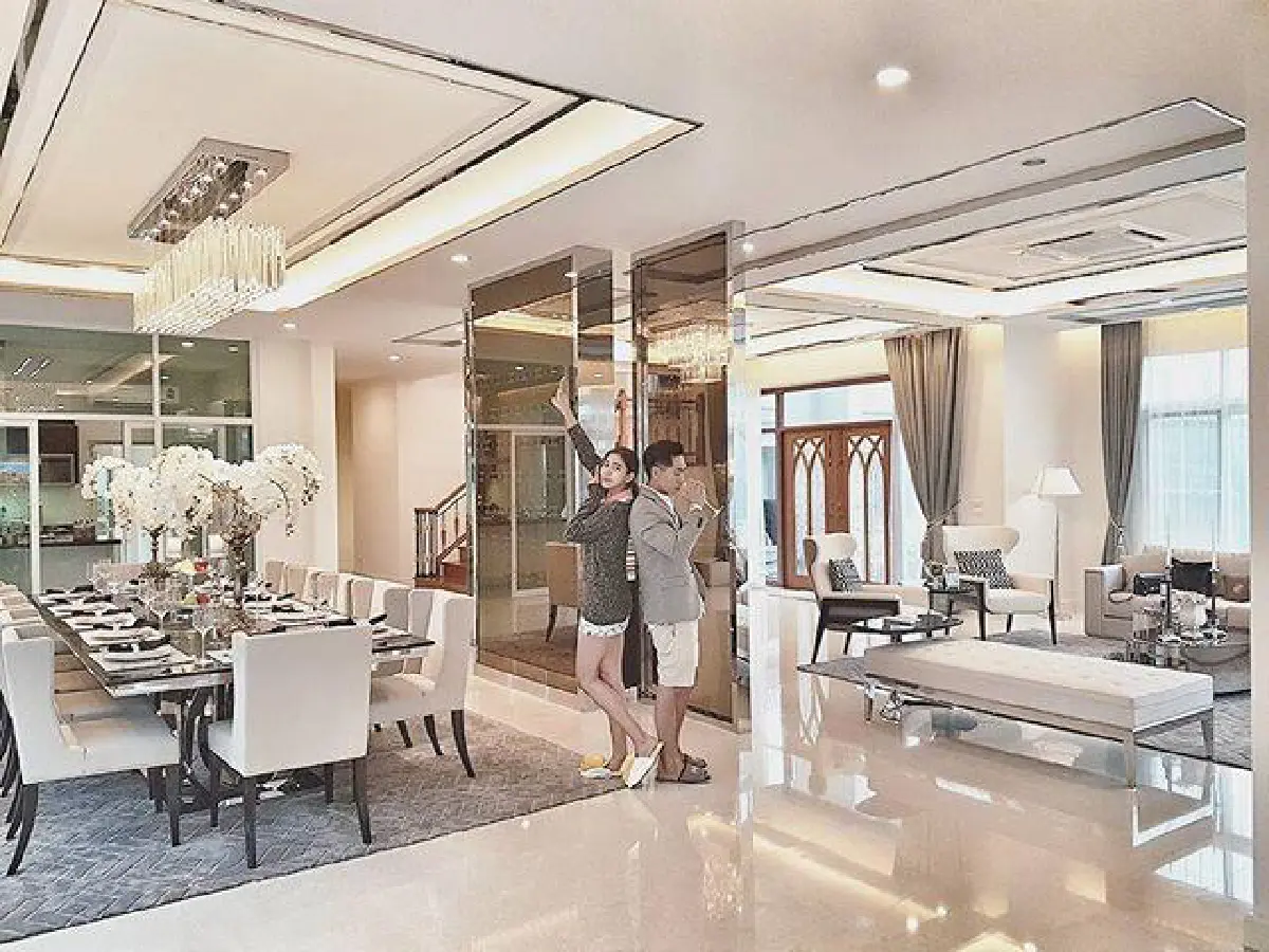 ส่องทุกซอกทุกมุม! บ้านหลังใหม่ ดีเจเพชรจ้า สวยหรูอลังการ