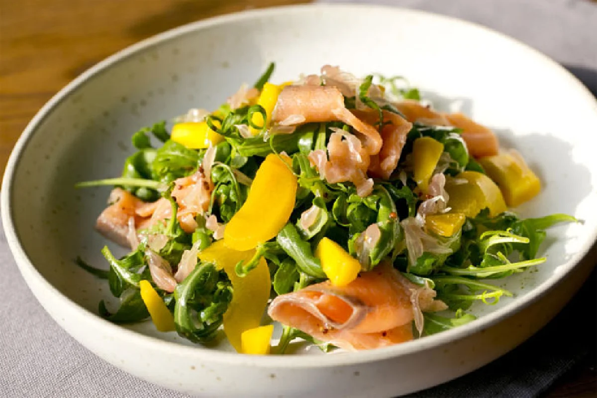 วอร์ม วู้ด คาเฟ่ ร้านเท่บรรยากาศอบอุ่น