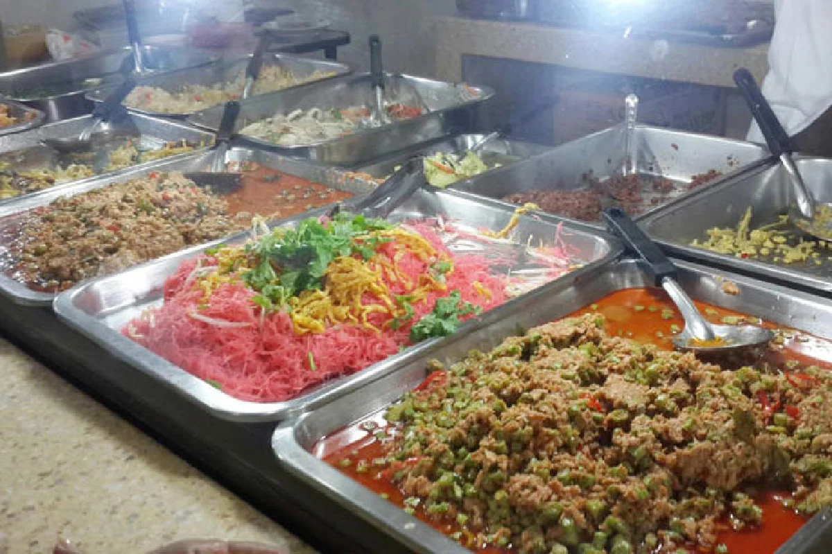 สวนกระแสของแพง ข้าวแกง 10 บาท