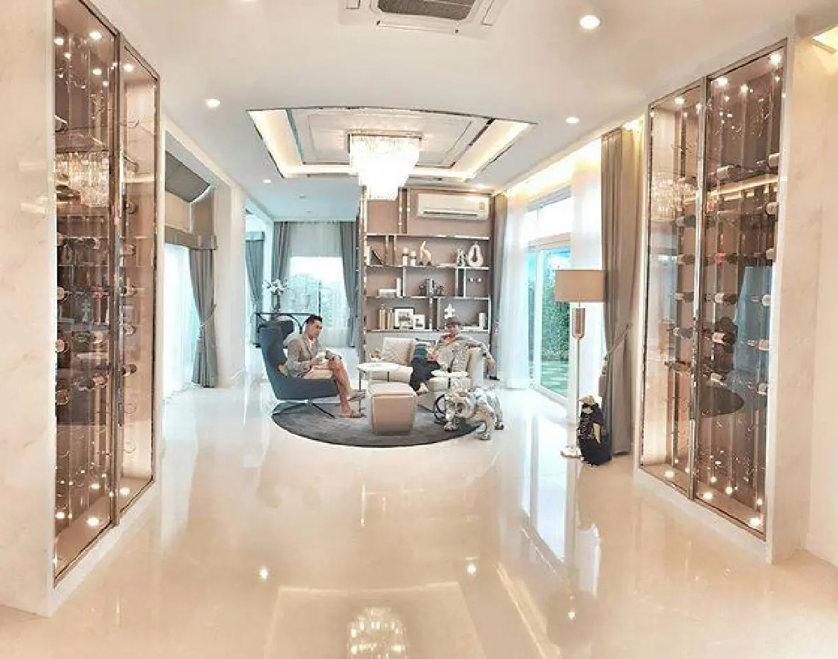 ส่องทุกซอกทุกมุม! บ้านหลังใหม่ ดีเจเพชรจ้า สวยหรูอลังการ
