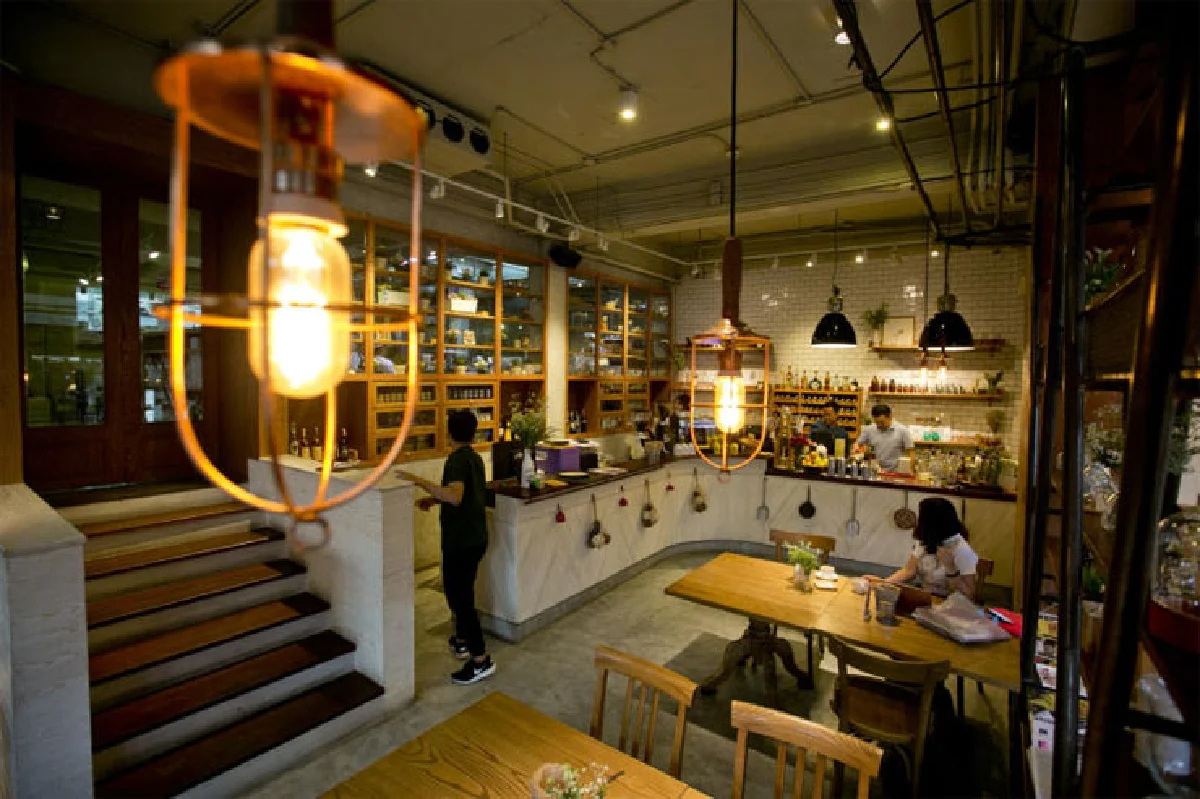 วอร์ม วู้ด คาเฟ่ ร้านเท่บรรยากาศอบอุ่น