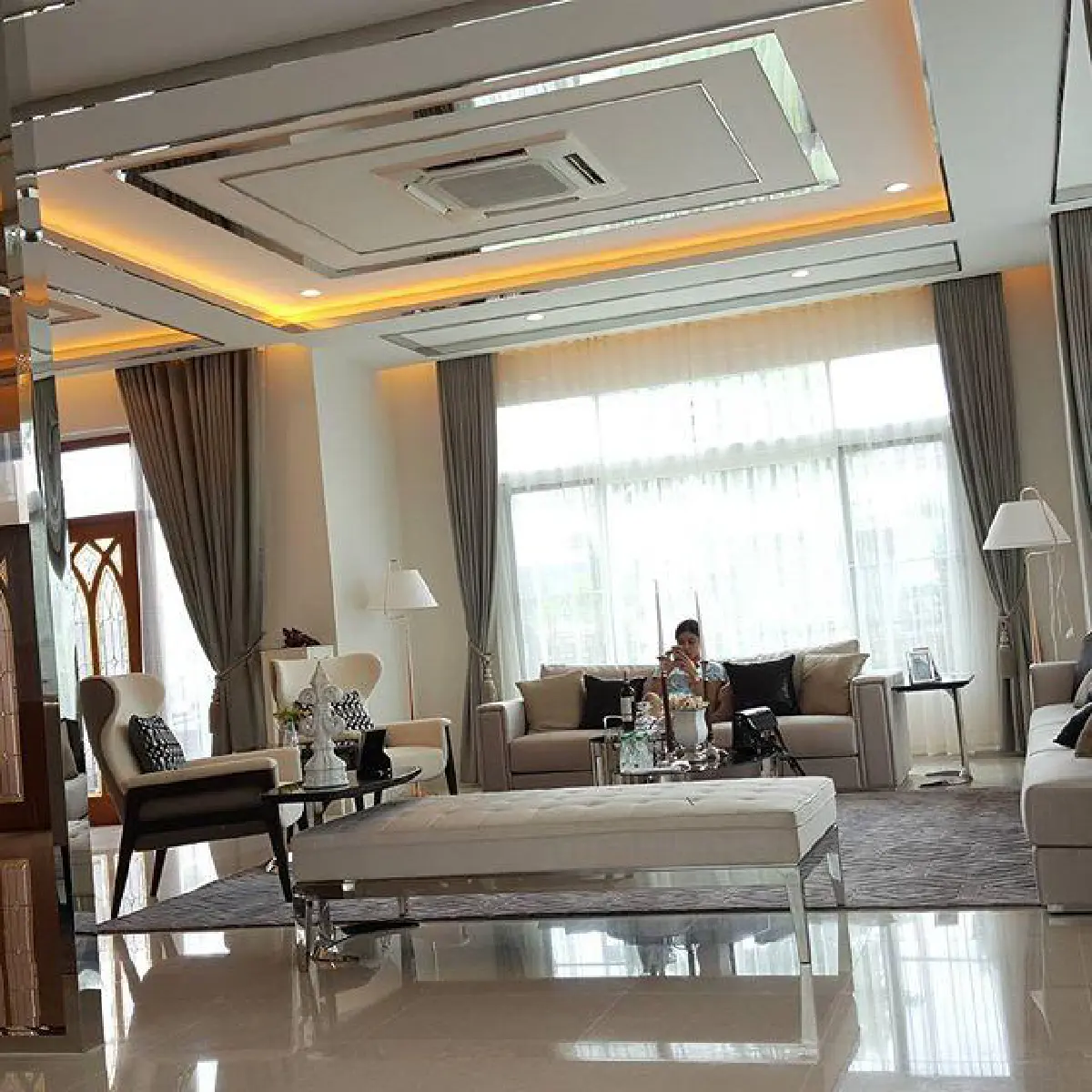 ส่องทุกซอกทุกมุม! บ้านหลังใหม่ ดีเจเพชรจ้า สวยหรูอลังการ