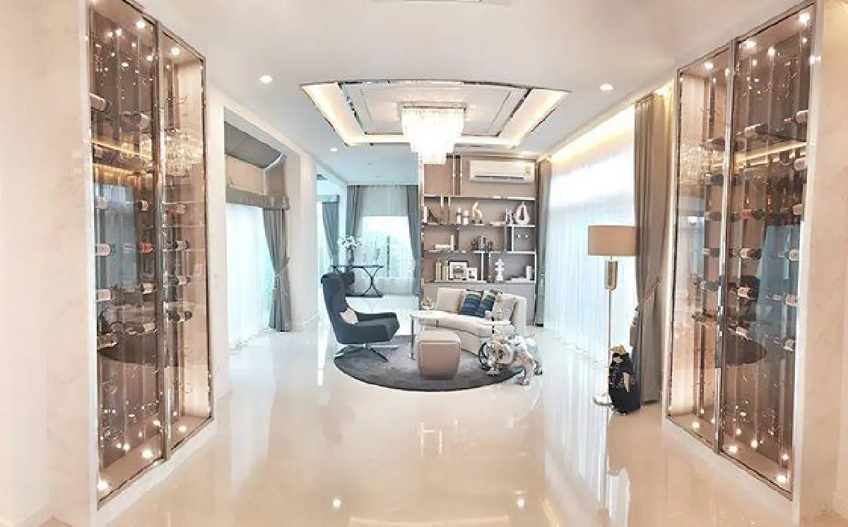 ส่องทุกซอกทุกมุม! บ้านหลังใหม่ ดีเจเพชรจ้า สวยหรูอลังการ