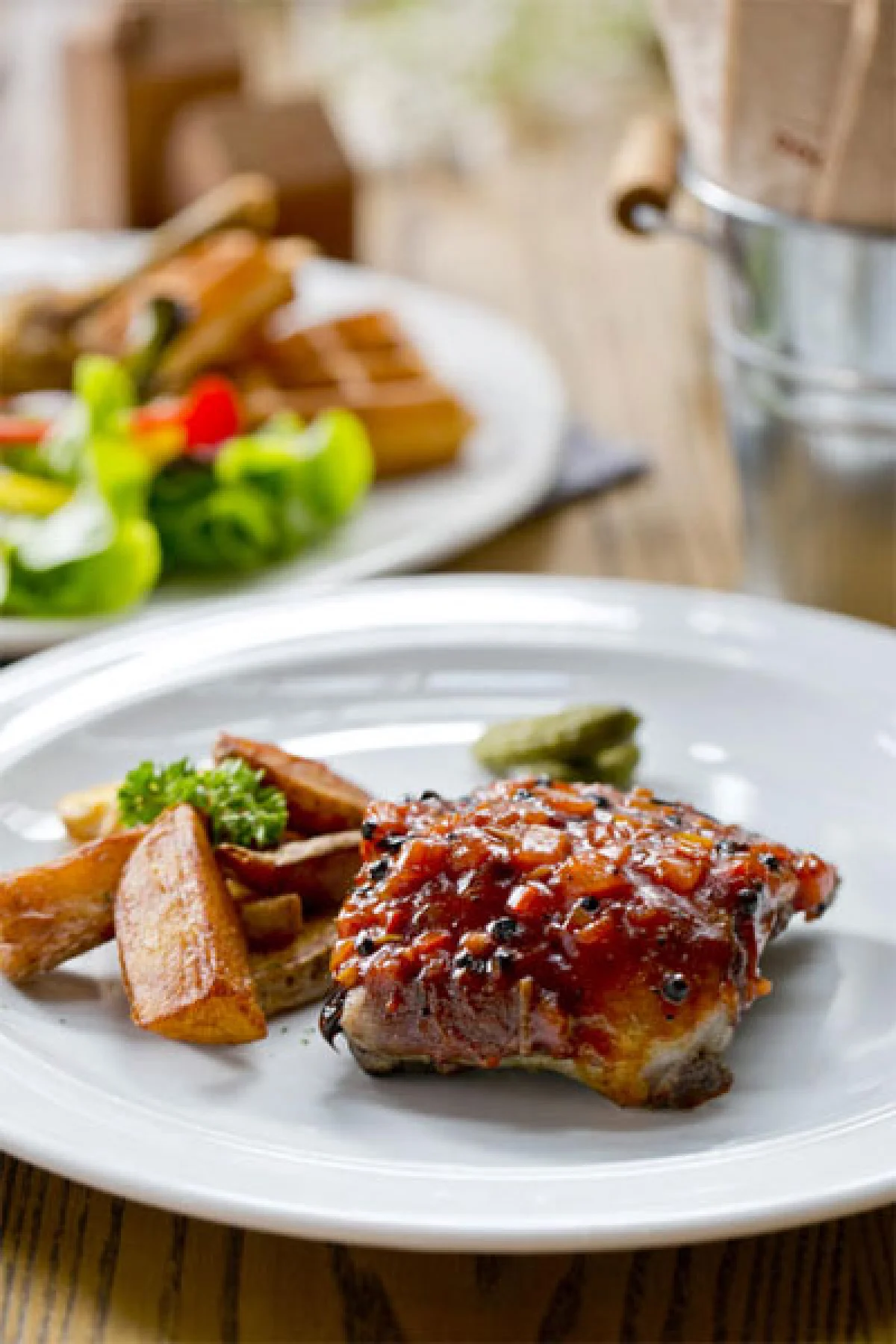 วอร์ม วู้ด คาเฟ่ ร้านเท่บรรยากาศอบอุ่น