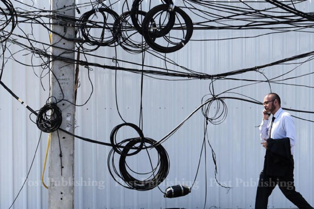 As overhead lines go underground, traffic chaos likely (Updated)