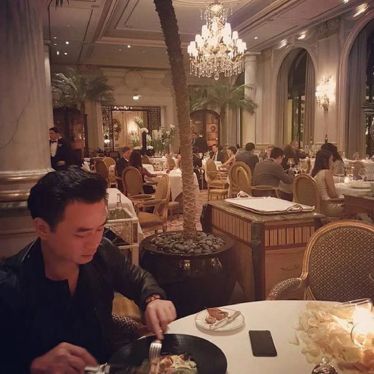 สามีมาคุม! น็อต ทนความคิดถึงไม่ไหวบินหา ชมพู่ ถึงปารีส