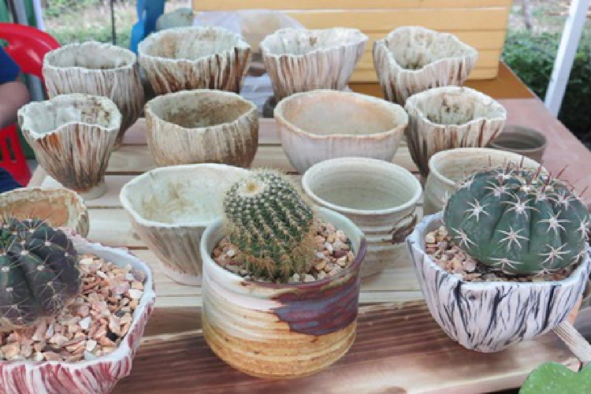 ‘โอ้พัฒน์ ปั้นดินเผา’ เซรามิกร่วมสมัยจากเมืองสิงห์