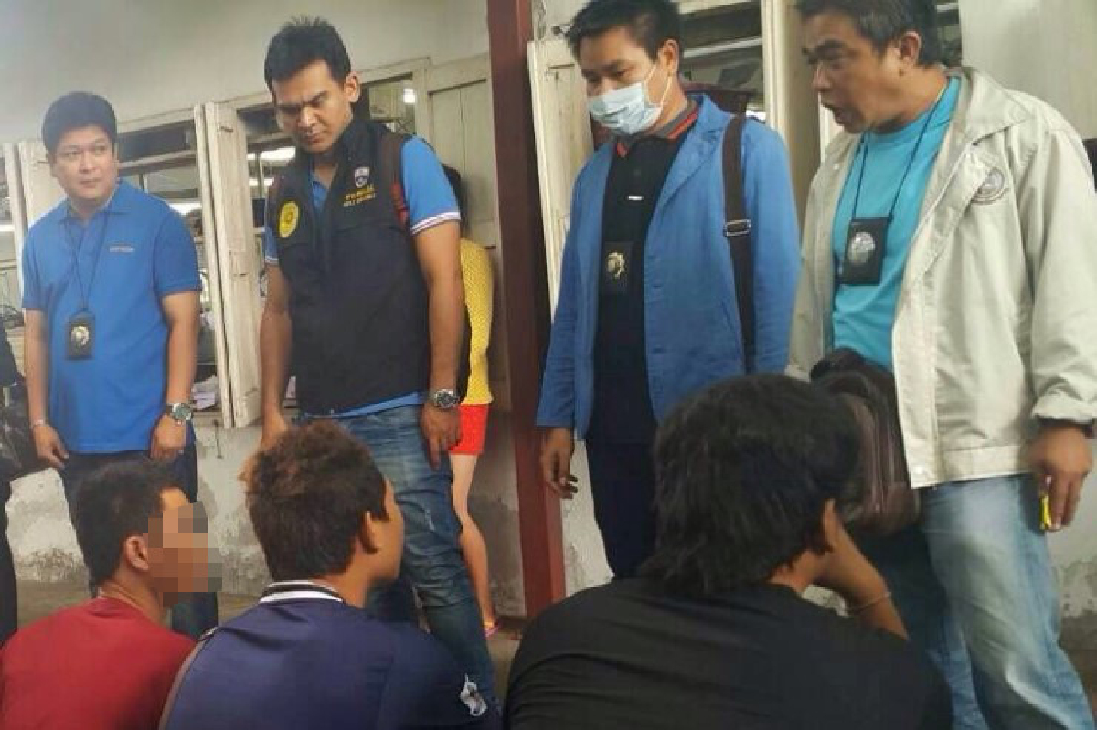 ตรวจโรงงานตัดสูทย่านสามเสน พบแรงงานเข้าข่ายผิดกม. ตรวจโรงงานตัดสูทย่านสามเสน พบแรงงานเข้าข่ายผิดกม.