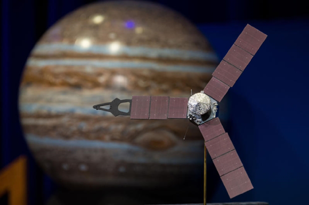 Juno now orbiting Jupiter (Updated)