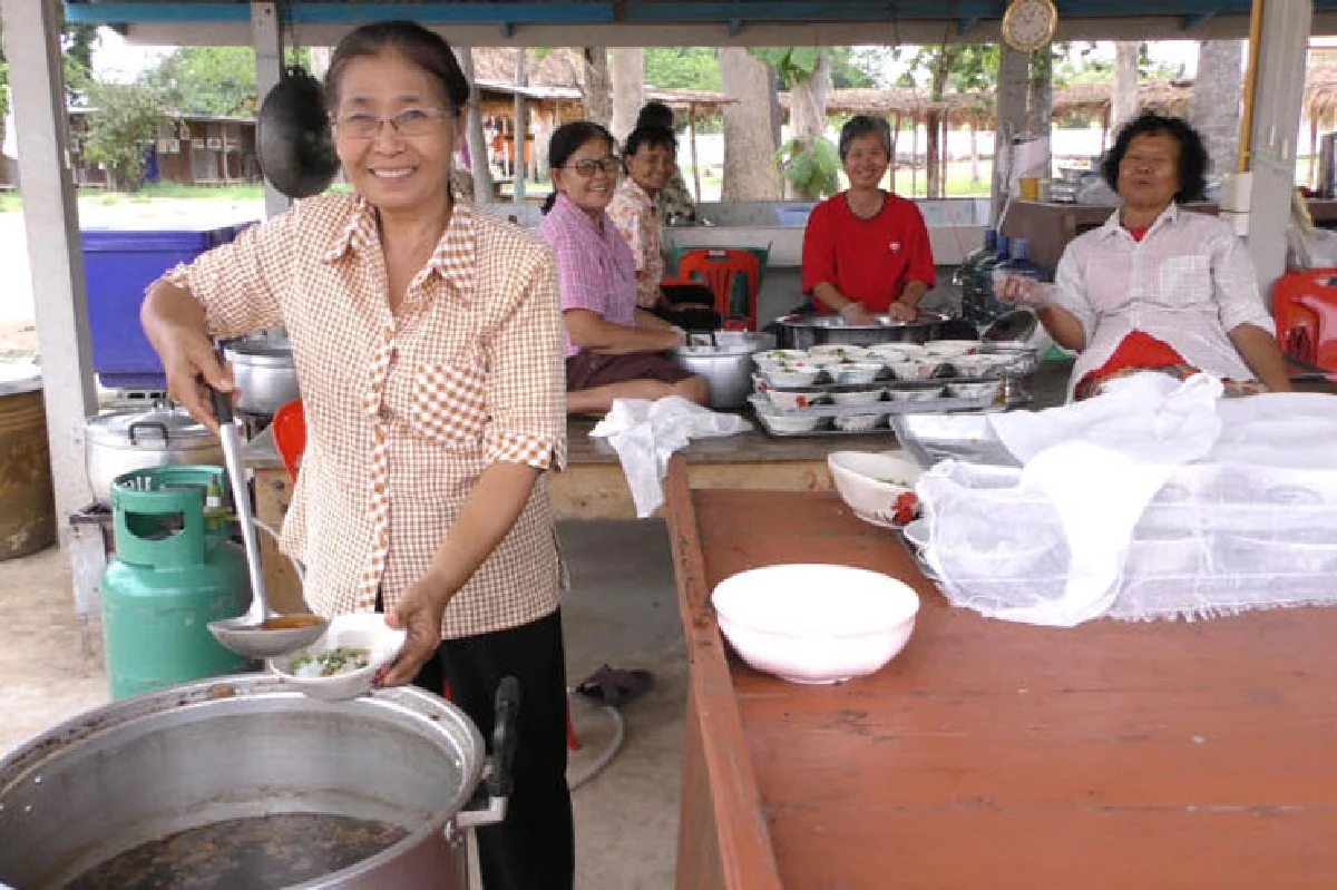 ก๋วยเตี๋ยวบุญ ชามละ 1 บาท