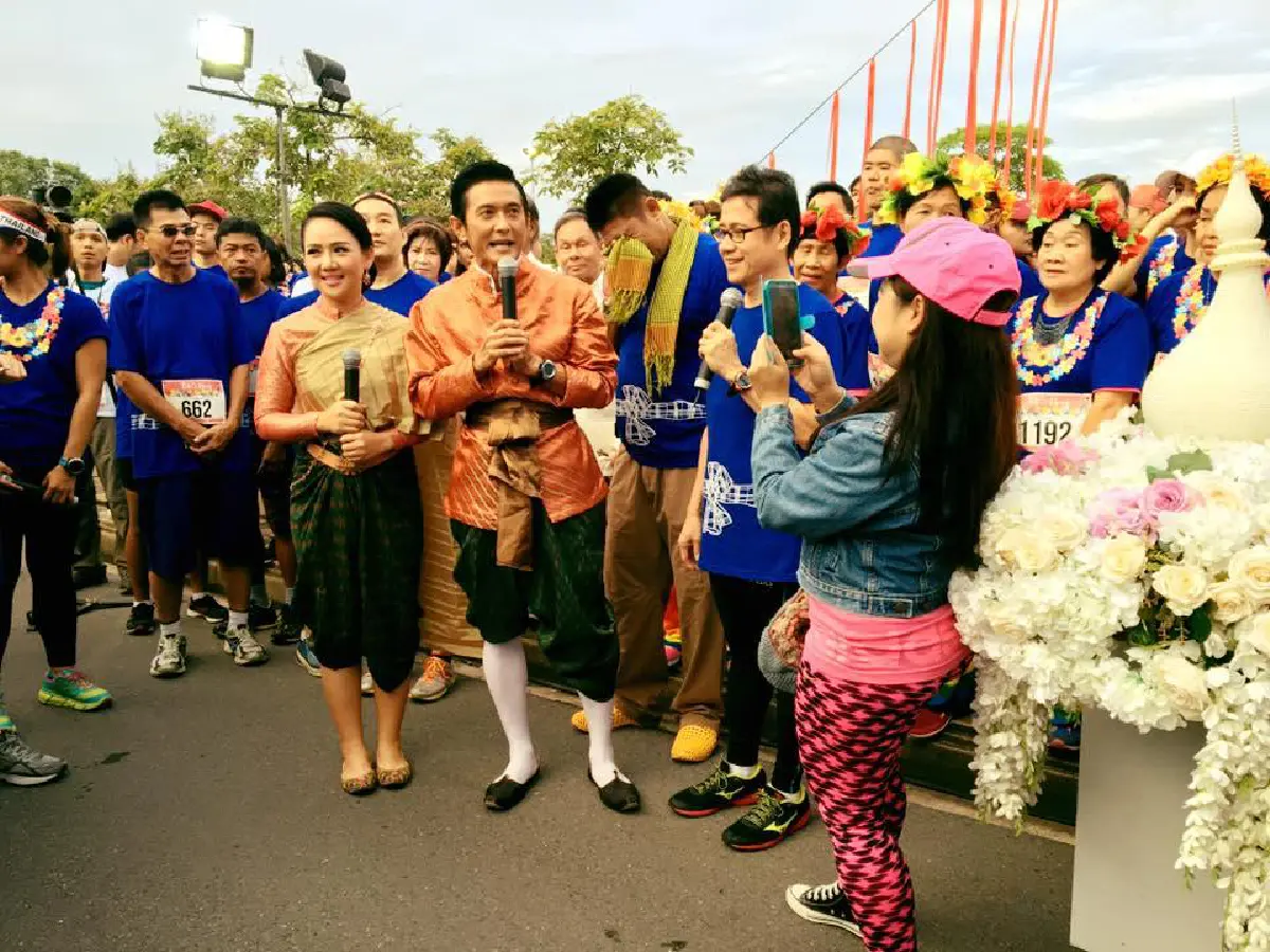 ทนงศักดิ์ จูงแฟนสาวเข้าพิธีวิวาห์แสนเก๋ จำลองงานวิ่งมาราธอน