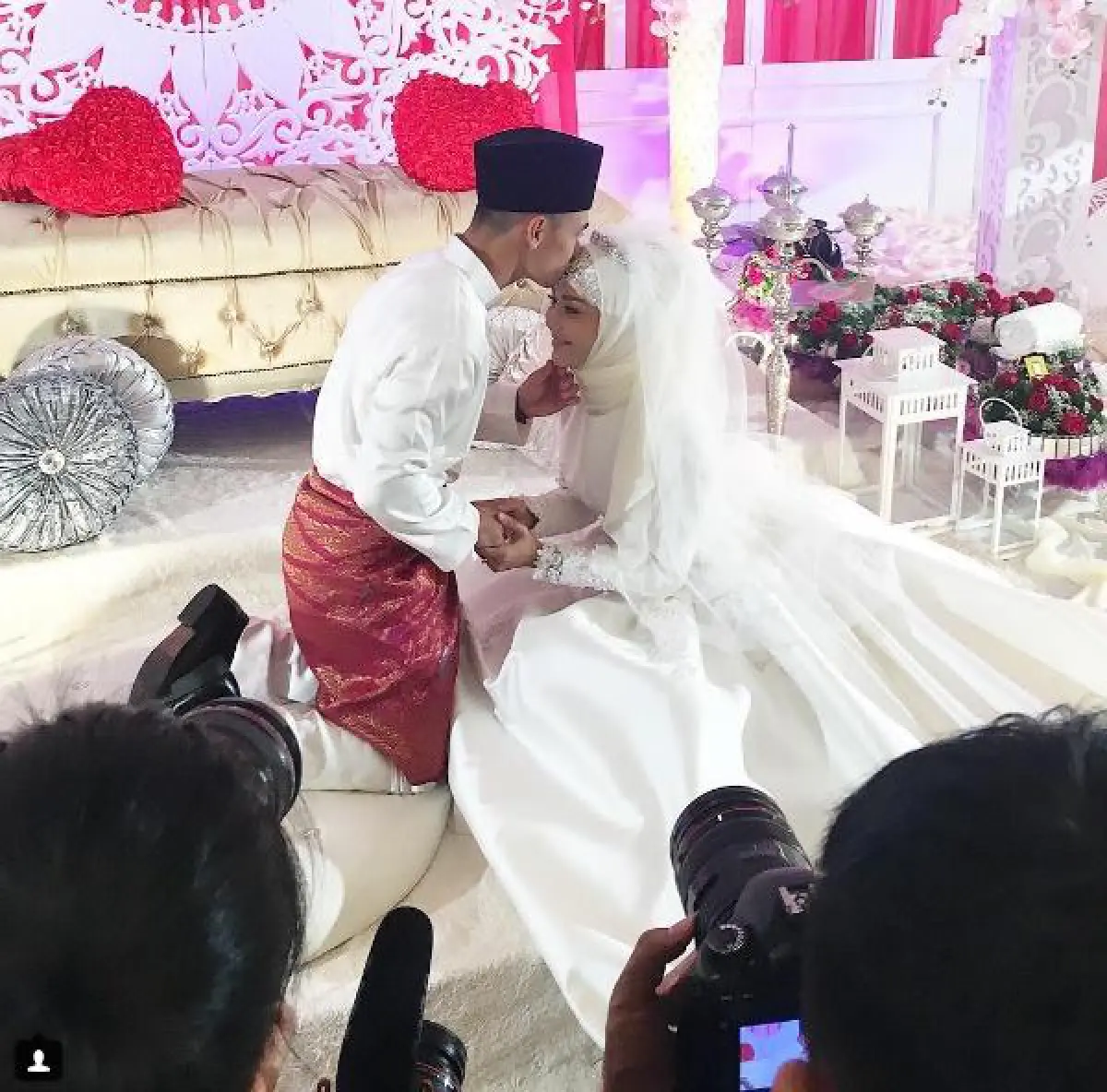 สุดชื่นมื่น! นุ๊ก สุทธิดา-ฮากีม จูงมือเข้าพิธีวิวาห์หวานที่มาเลเซีย