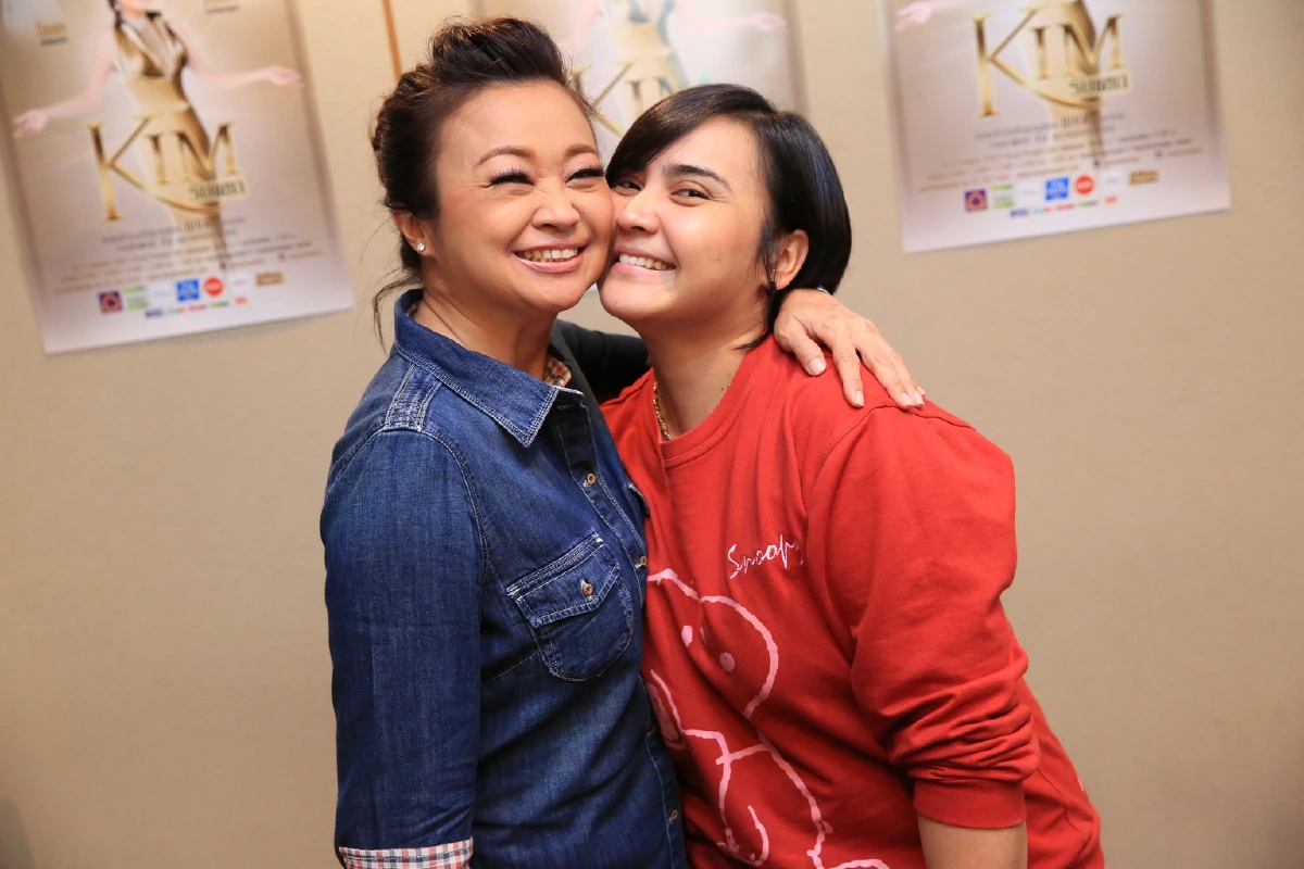 นี่แค่ออเดิร์ฟ! คิ้ม ควงแขกรับเชิญ เปิดห้องซ้อมก่อนจัดเต็มวันจริง