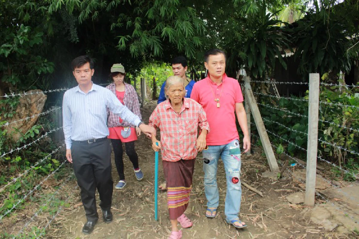 เจ้าของที่ดินเปิดทางเข้าออกให้หญิงชรา แจงล้อมรั้วเพราะไม่ใช่ที่สาธารณะ