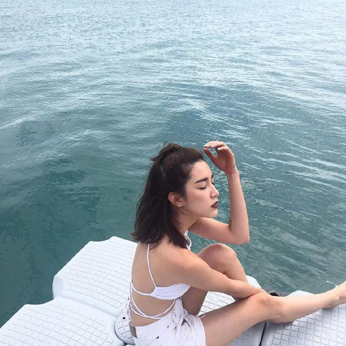 เซ็กซี่ไม่เบา! โม มนชนก ใส่ชุดว่ายน้ำอวดผิวขาวเนียน