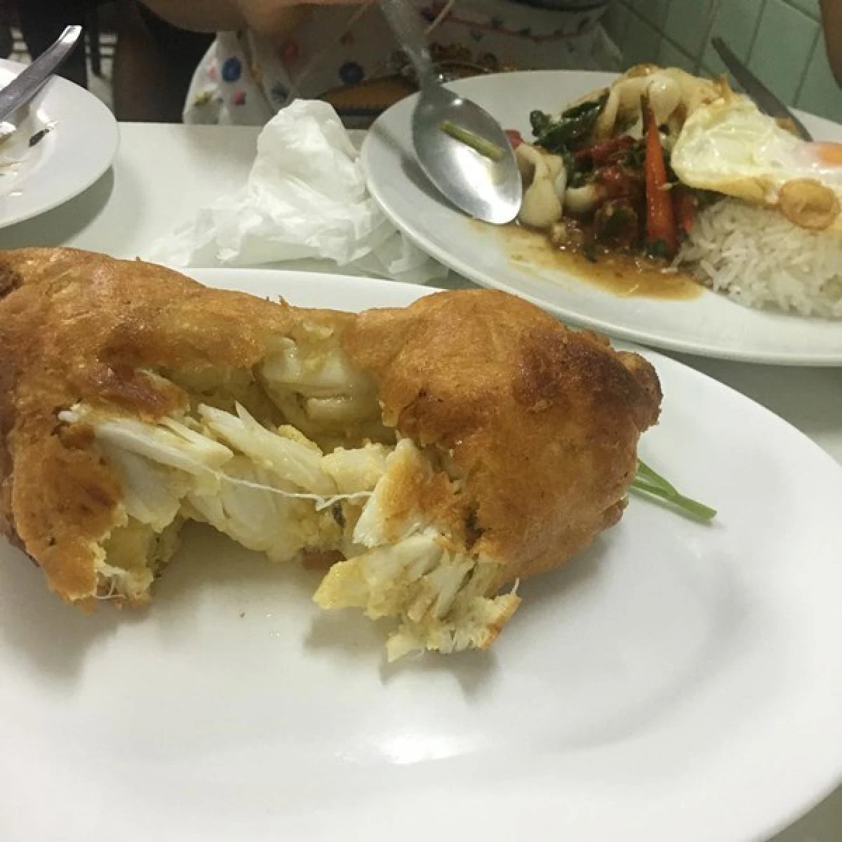 ส่องวันสบายๆของ ชมพู่ อารยา ติดดินกินอาหารข้างทาง