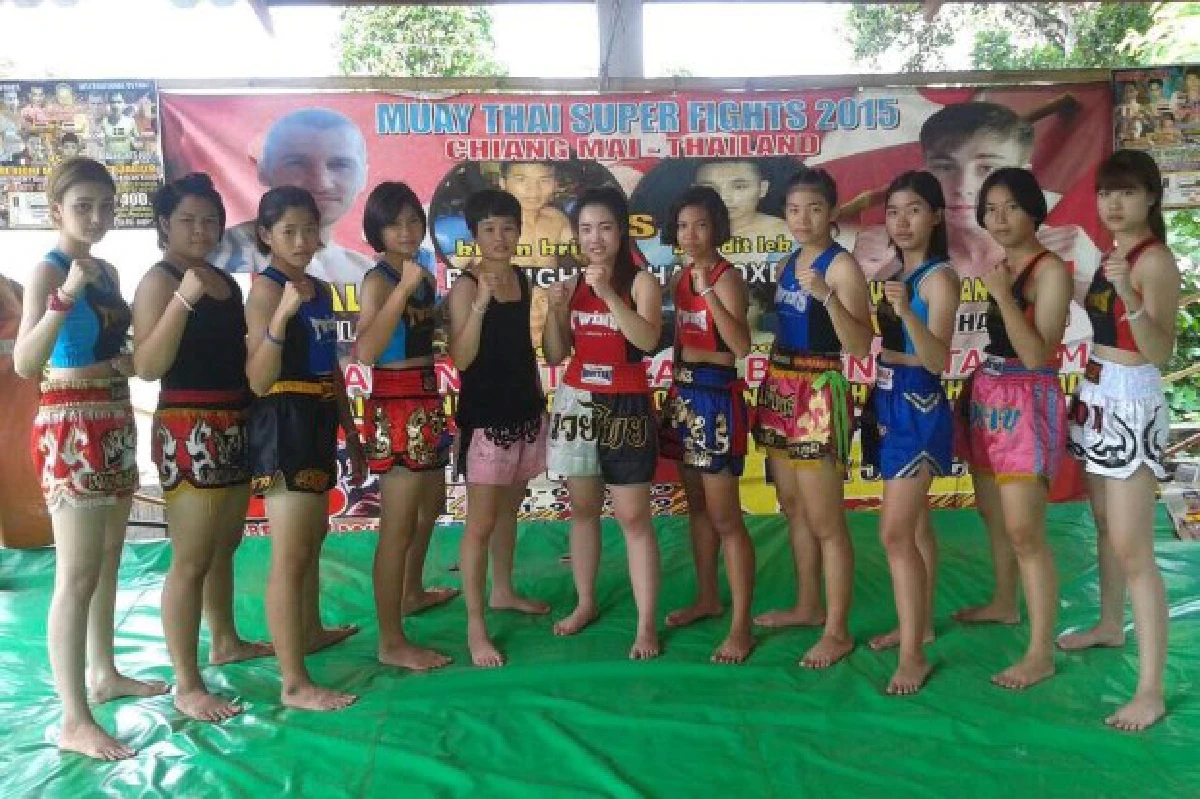 สาวเชียงรายน่ารักชกมวยไทยหาเลี้ยงชีพ