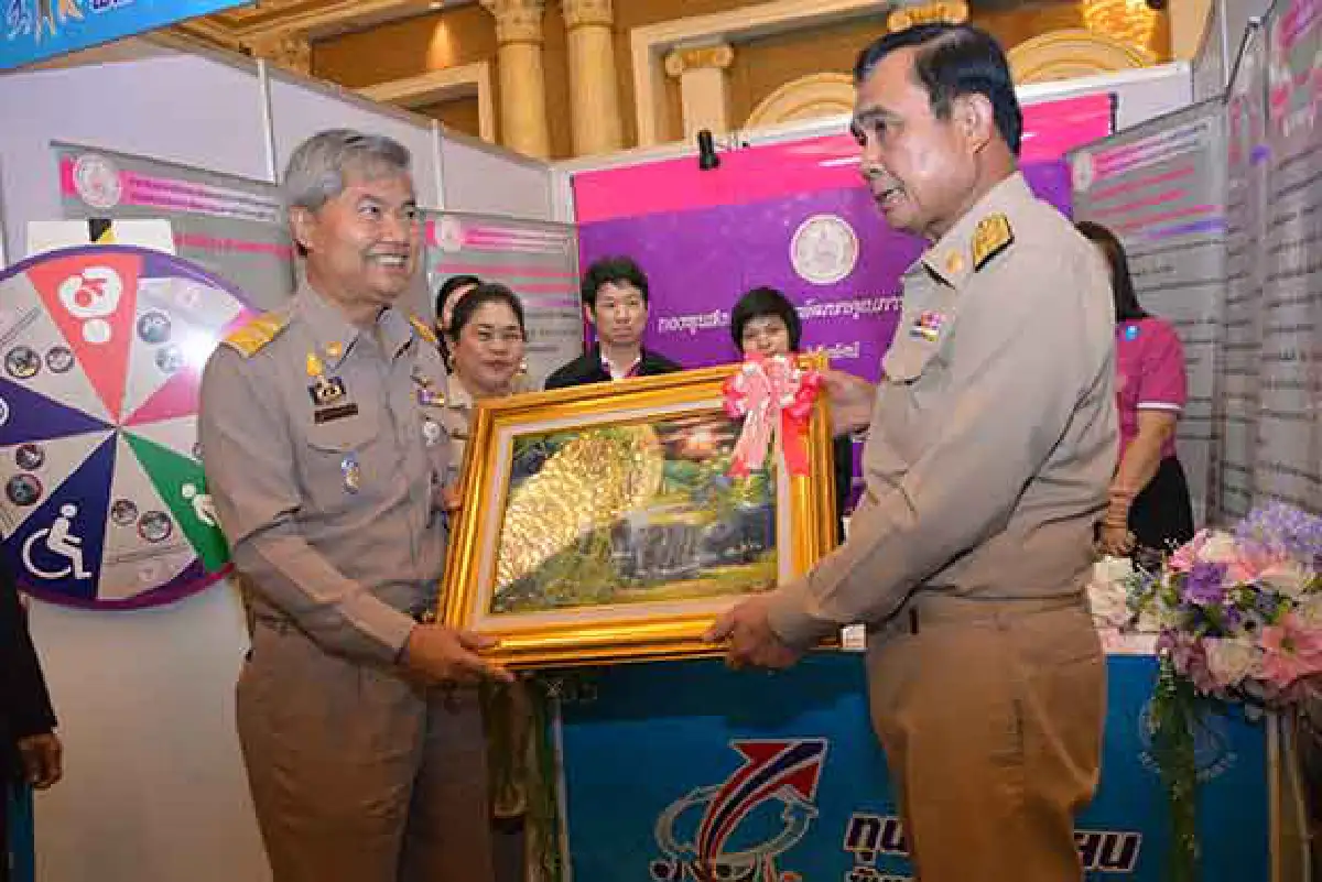 พก. รับรางวัลทุนหมุนเวียนดีเด่น ประจำปี 2559 จากนายกรัฐมนตรี