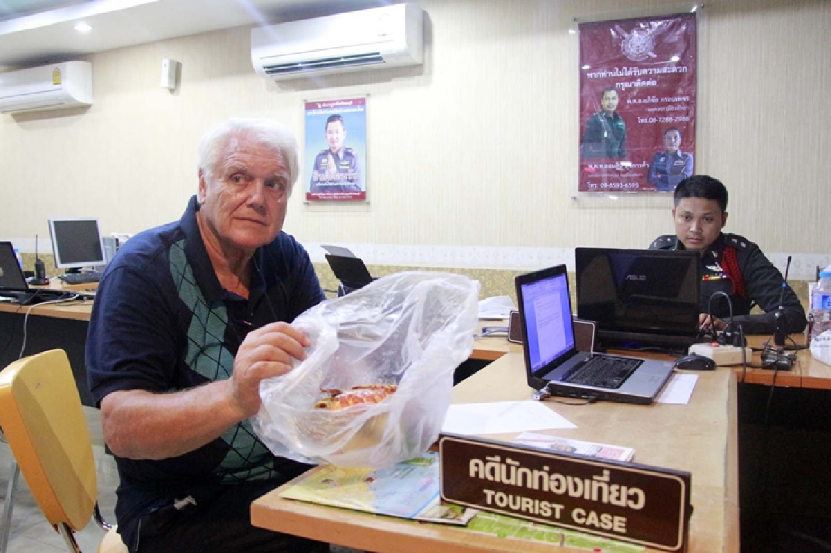 เฒ่าเมืองเบียร์แจ้งความเจอล็อบสเตอร์เน่าในร้านดังกลางพัทยา เฒ่าเมืองเบียร์แจ้งความเจอล็อบสเตอร์เน่าในร้านดังกลางพัทยา