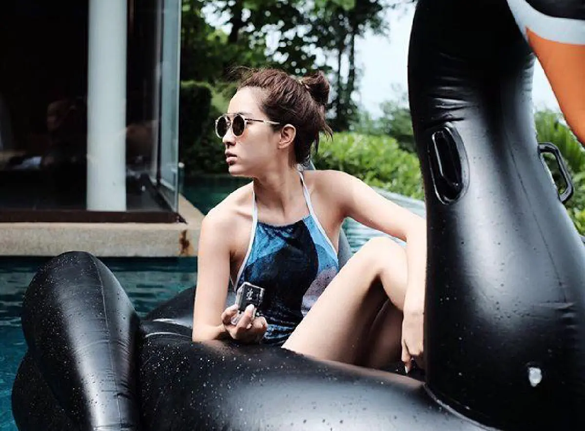 เซ็กซี่ไม่เบา! โม มนชนก ใส่ชุดว่ายน้ำอวดผิวขาวเนียน