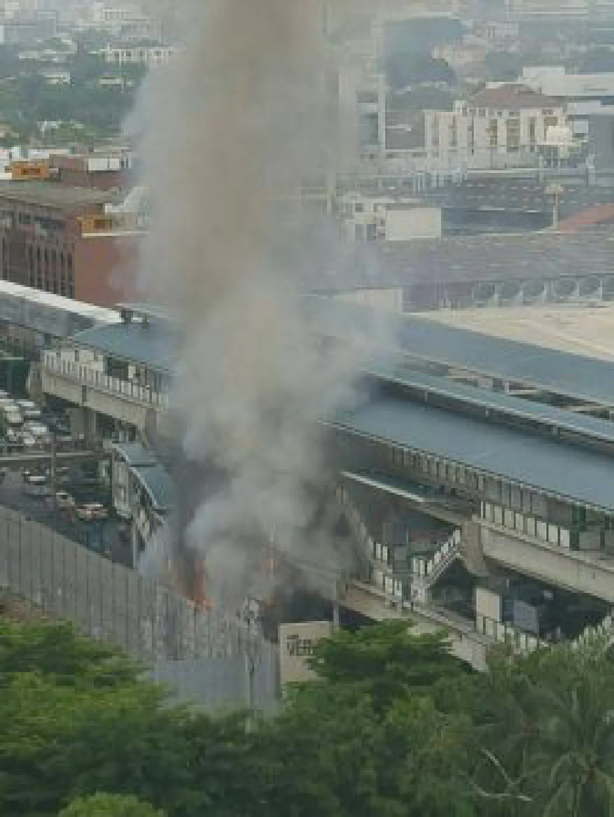 Scary looking fire at On Nut station at rush hour