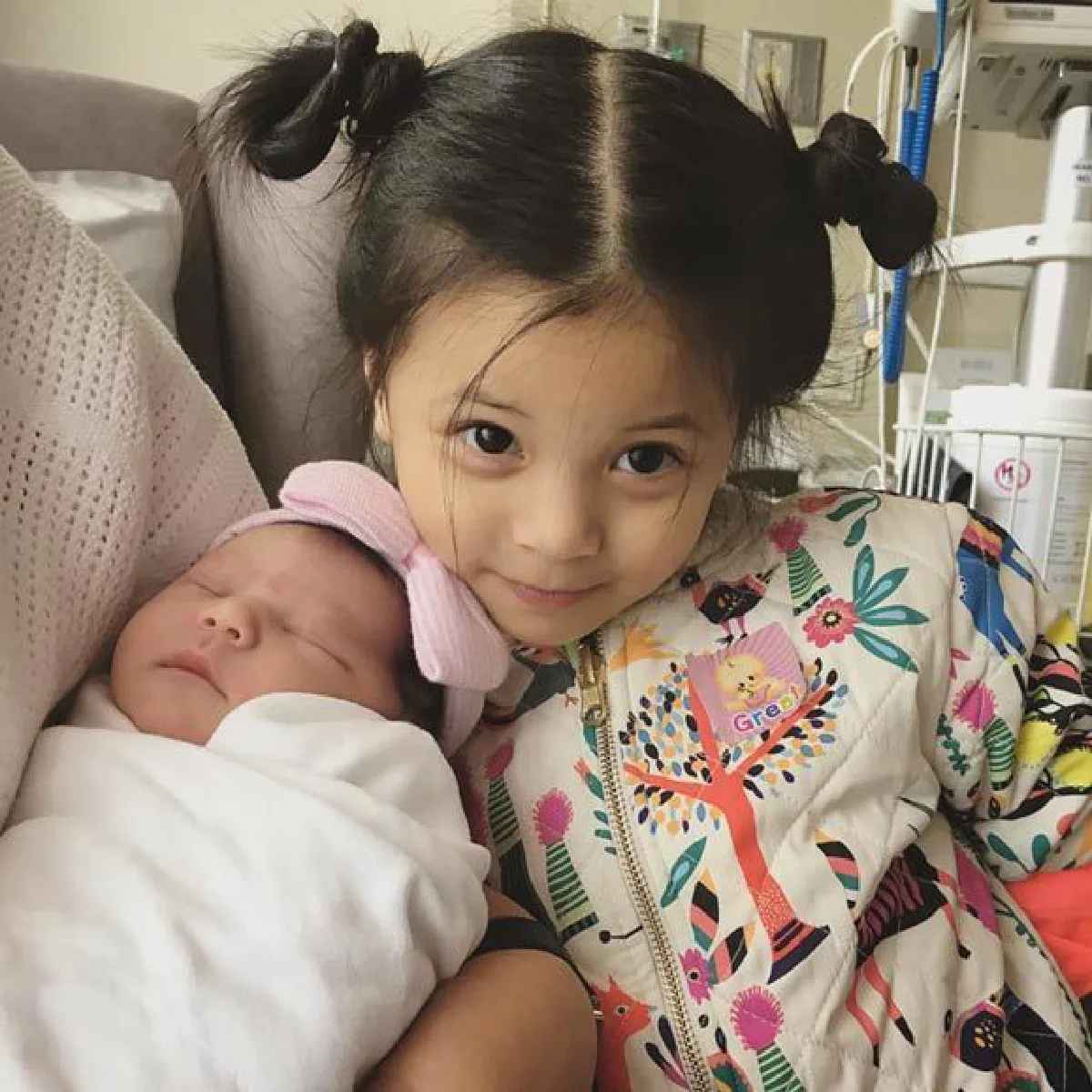 สุดอบอุ่น! แก๊งนางฟ้ารับขวัญหลาน น้องริชา ลูกสาว แอน-ภูริ