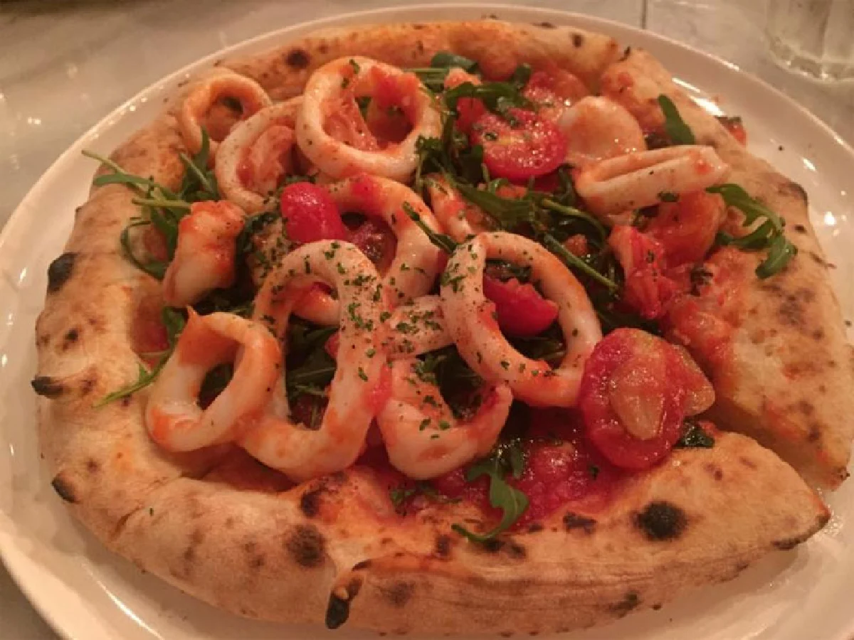 เพ็พพิน่า...พิซซ่า สไตล์นาโปลีตานา ณ ท่ามหาราช