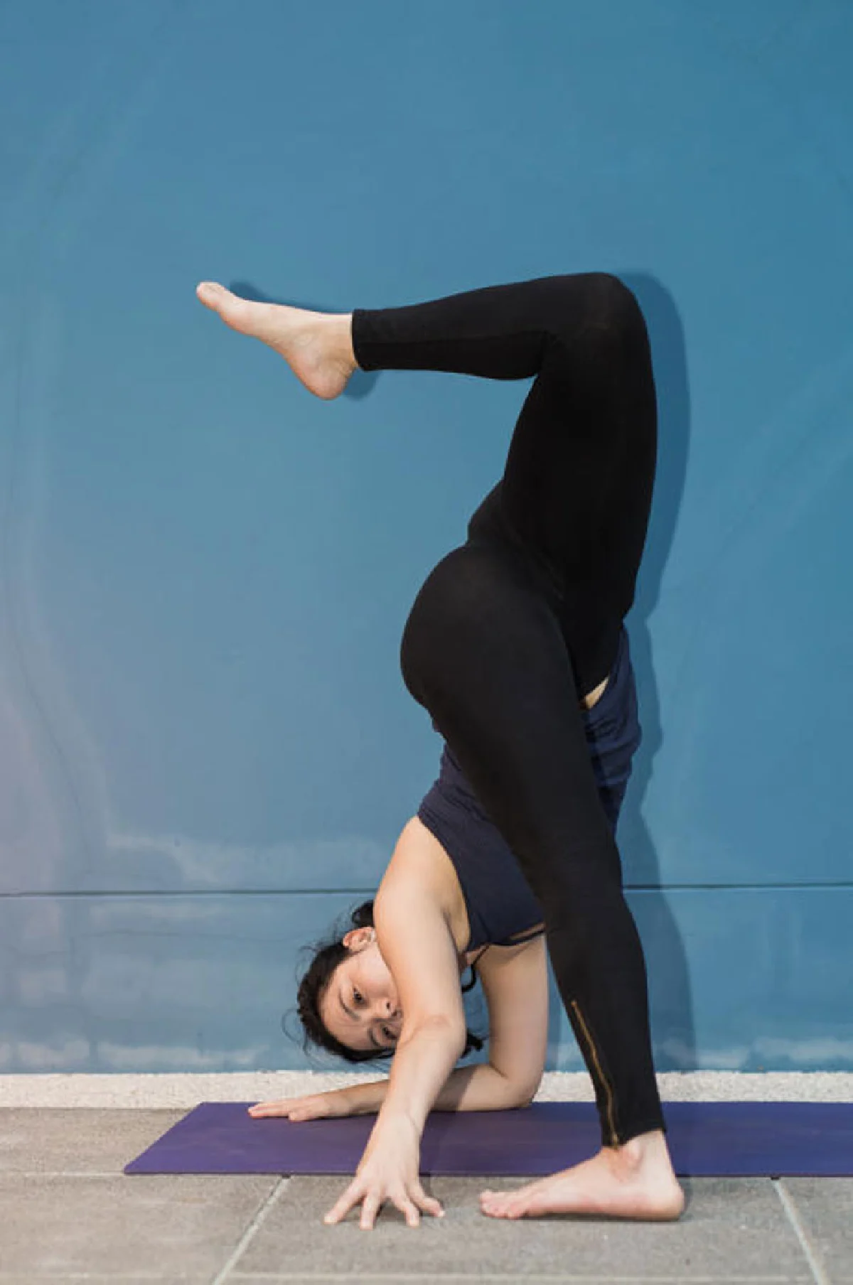 ท่าครึ่งนกยูง แบบประยุกต์ A