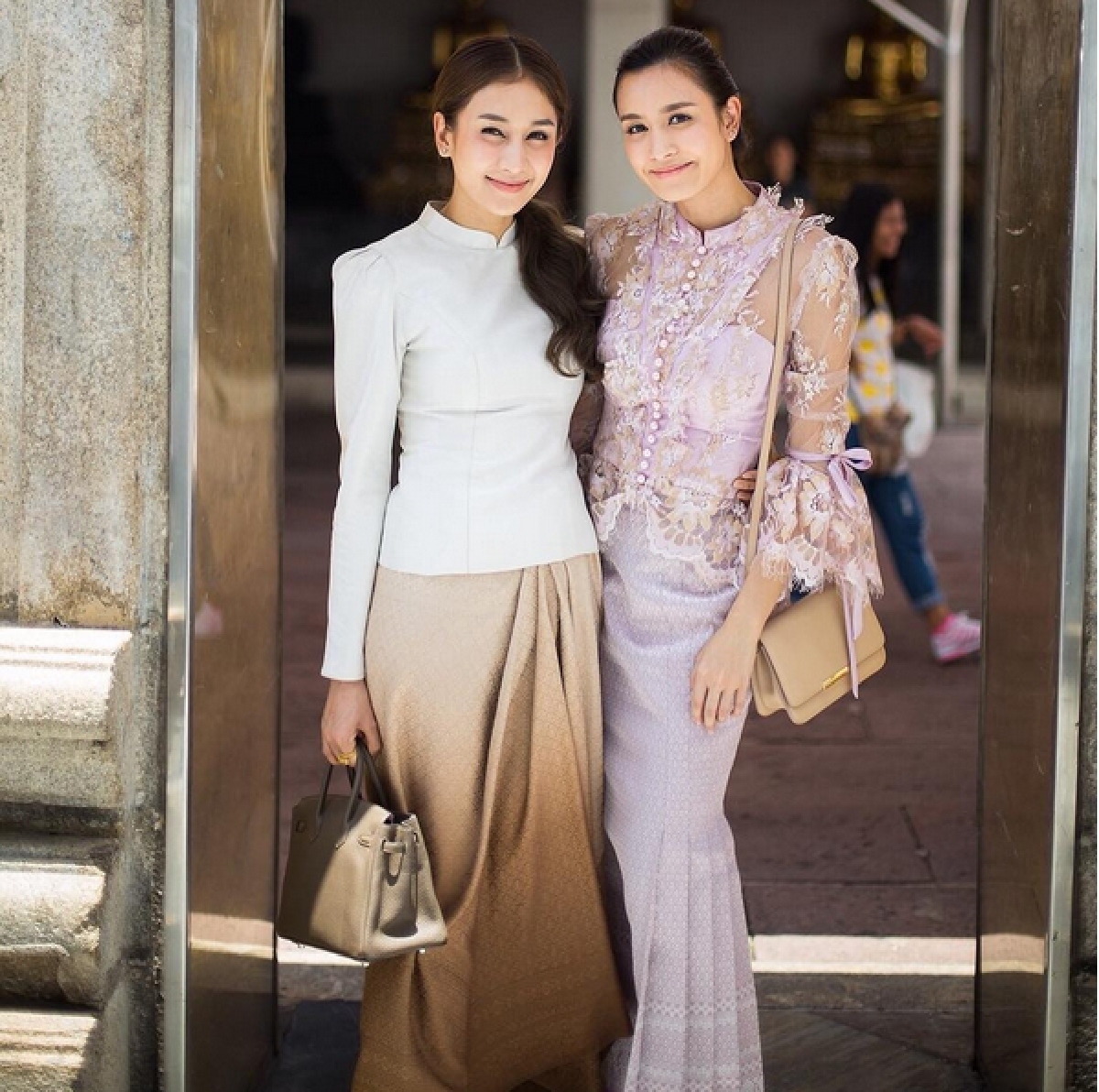 นึกว่างานหมั้น! เนย โชติกา แต่งชุดไทยเข้าวัดทำบุญวันเกิด