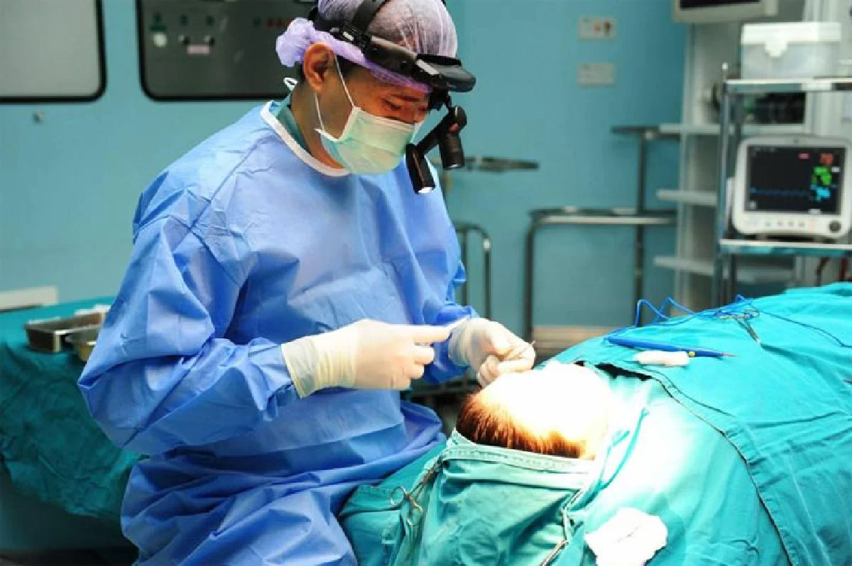 ศัลยแพทย์ เปลี่ยนชีวิต