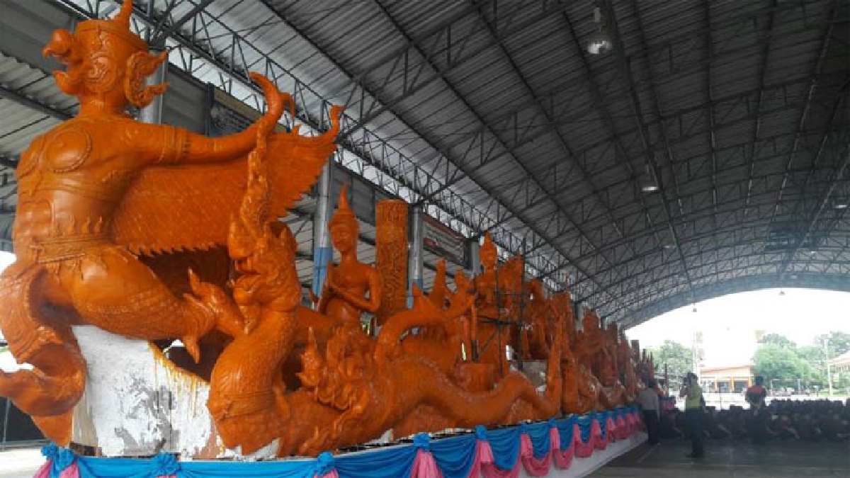 ภาพพุทธประวัติบนขี้ผึ้ง อลังการแห่เทียนเมืองอุบลฯ ภาพพุทธประวัติบนขี้ผึ้ง อลังการแห่เทียนเมืองอุบลฯ