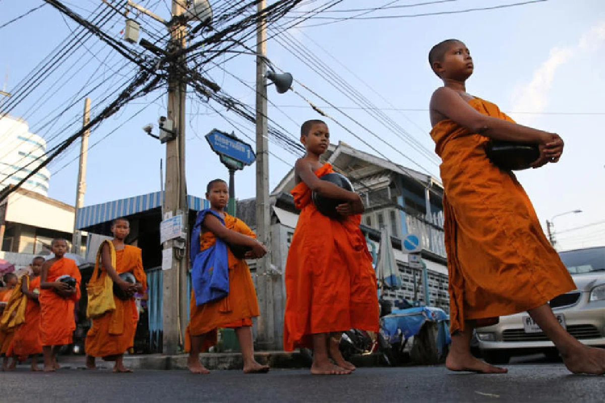 ผ้าเหลืองห่อกายศีลห่มใจ... เด็กไทยวันนี้