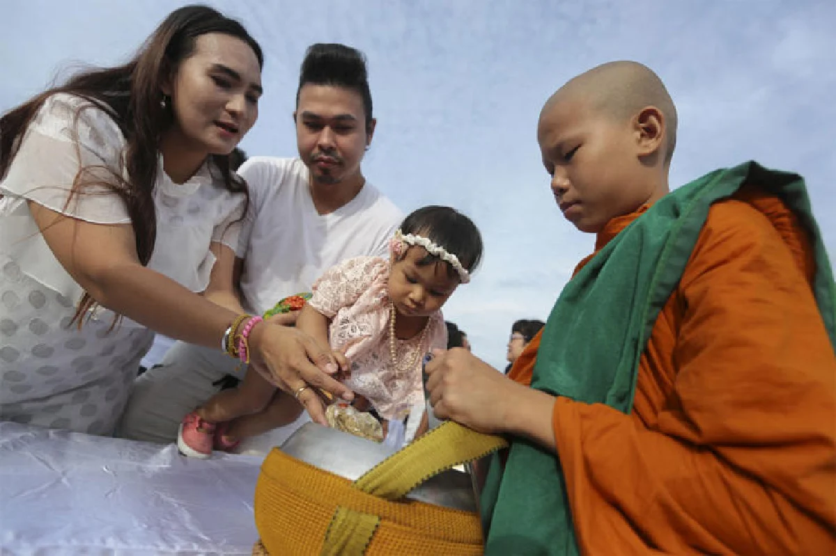 ผ้าเหลืองห่อกายศีลห่มใจ... เด็กไทยวันนี้