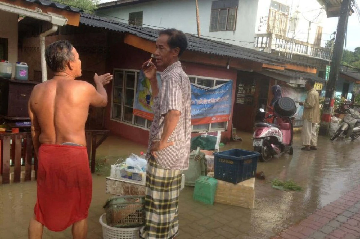 น้ำป่าหลากท่วมบ้าน-พื้นที่เกษตรบนเกาะลิบง