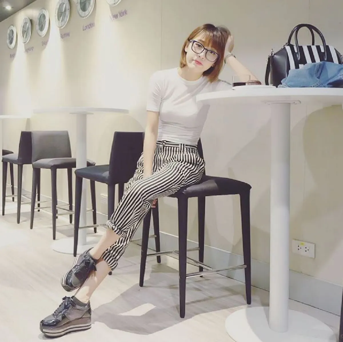 คืนดีกันแล้ว! ฟลุค-แอปเปิ้ล บินไหว้พระ เติมหวานที่ฮ่องกง