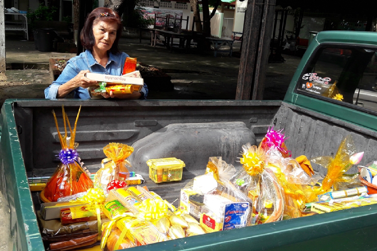 วัดในเมืองโคราชแบ่งสังฆทาน-เทียนพรรษาให้วัดชนบท วัดในเมืองโคราชแบ่งสังฆทาน-เทียนพรรษาให้วัดชนบท