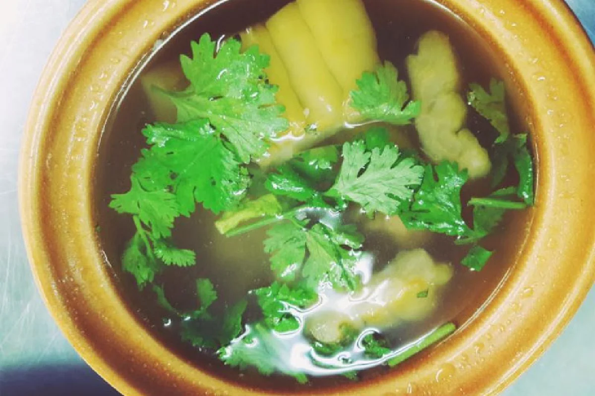 ข้าวหมูแดงสีมรกต รสดีที่ต้องลอง