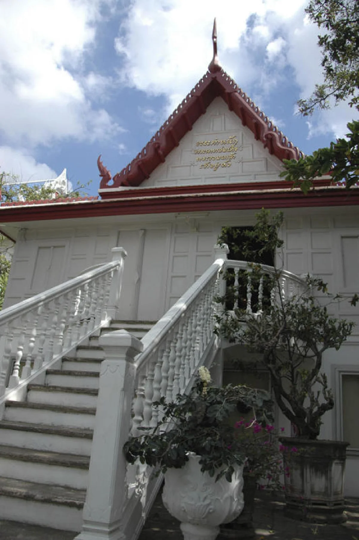 เลียบท่าวาสุกรี เยือนวัดราชาธิวาสฯ