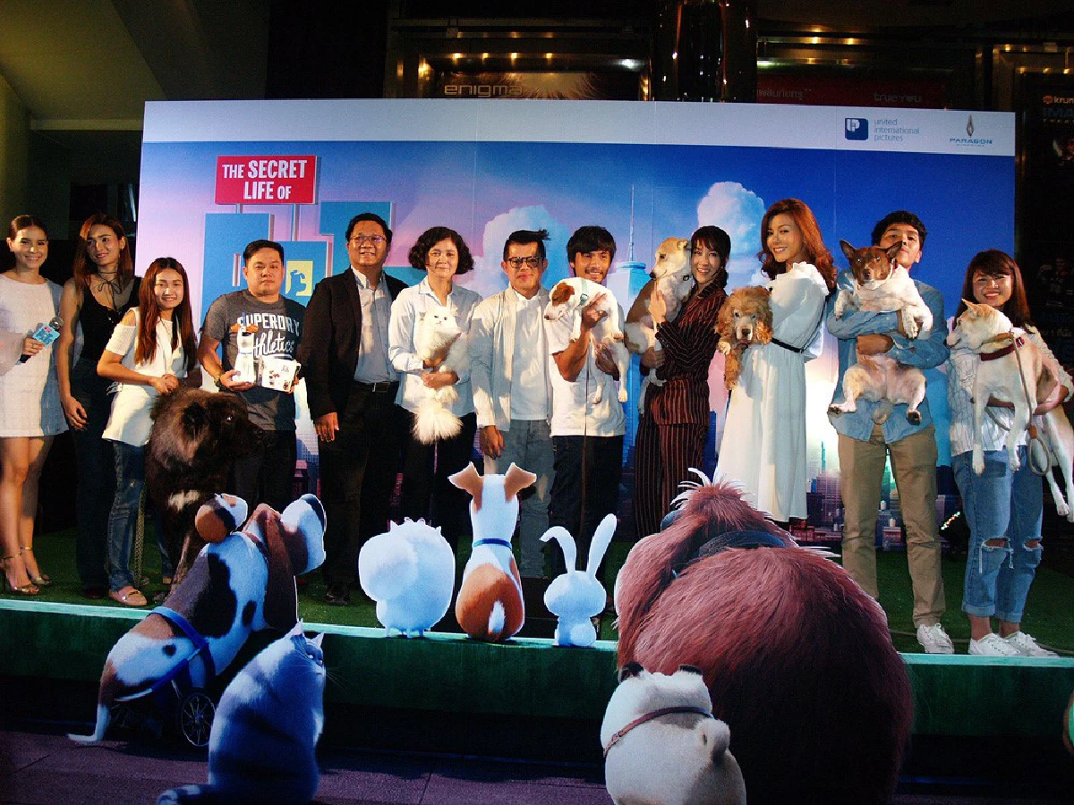 น่ารักอ่ะ! เก๋-เชียร์ พาน้องหมาคู่ใจเปิดตัว "The Secret Life Of Pets"