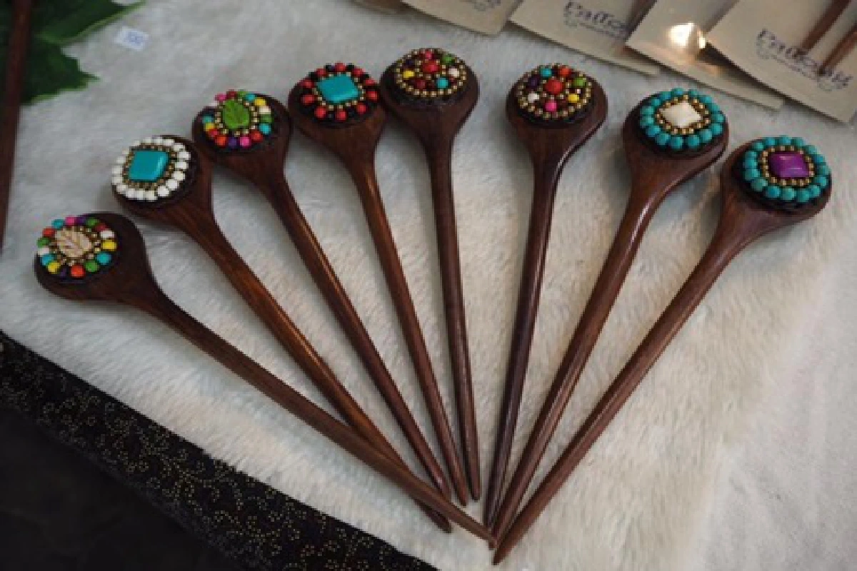 จากเศษไม้สู่ปิ่นปักผม 'เรียวไผ่ตง'OTOPนนทบุรี