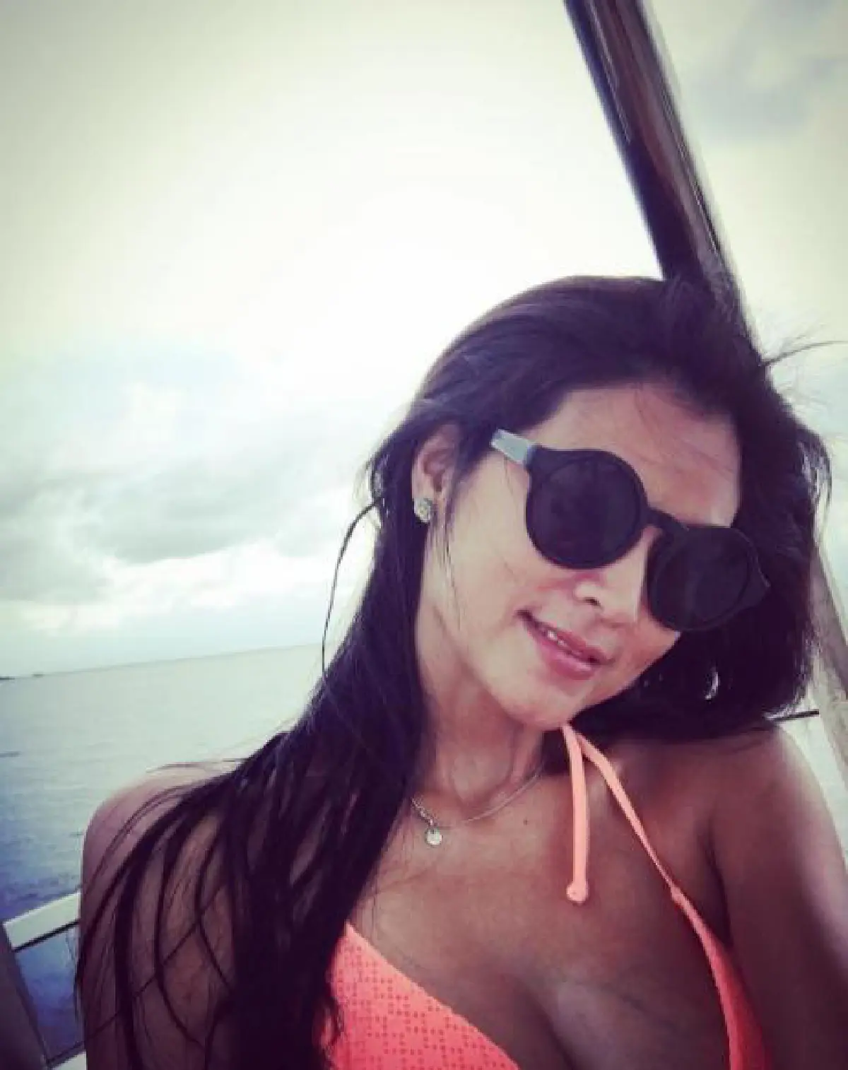 ปิ่น เก็จมณี อวดอึ๋มกระแทกตา พาสามีและลููกเที่ยวทะเล