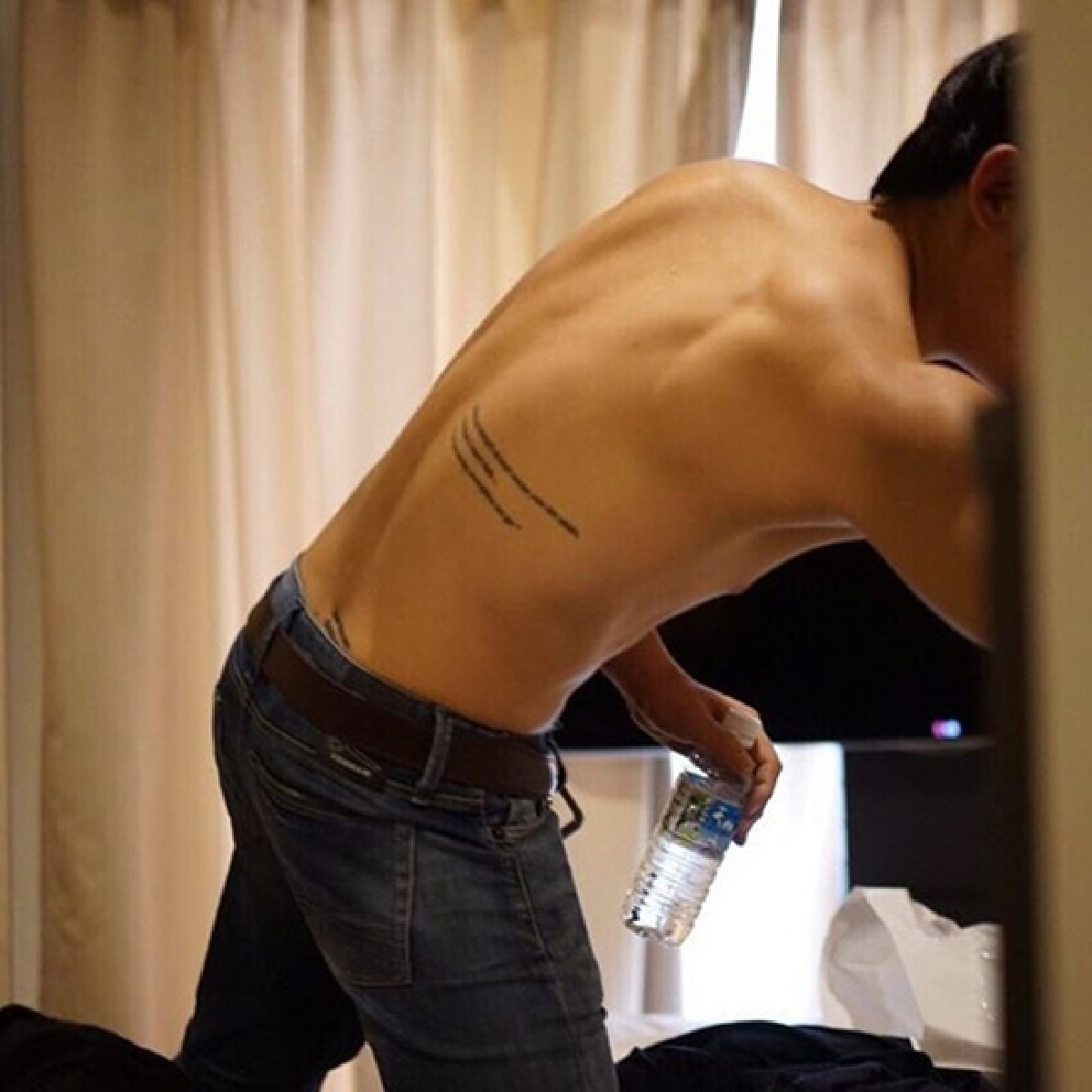 น้ำลายหก! หมาก ปริญ อวดหุ่นล่ำโชว์ซิกแพคแซ่บเว่อร์