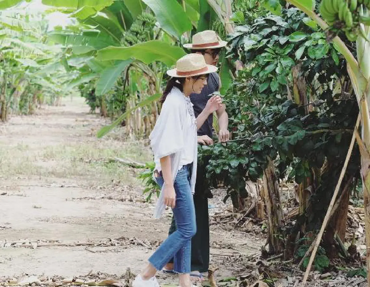 น่ารักอบอุ่น! ดีเจพุฒ ควงหวานใจ จุ๋ย วรัทยา ทัวร์ไร่หมาเมิน