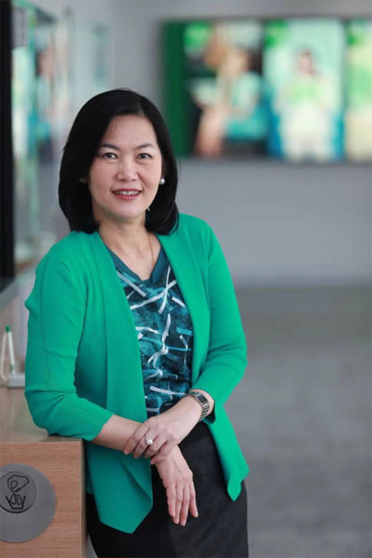 นอกรอบ กับแบงก์เกอร์หญิงเก่ง นพวรรณ เจิมหรรษา