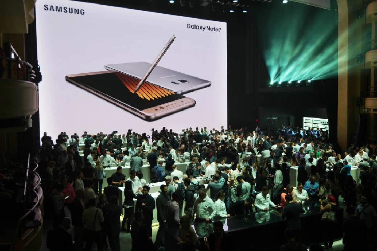 ซัมซุงเปิดตัว "กาแลคซี่ โน้ต 7" จอโค้ง2ด้าน-กันน้ำ-สแกนม่านตาได้